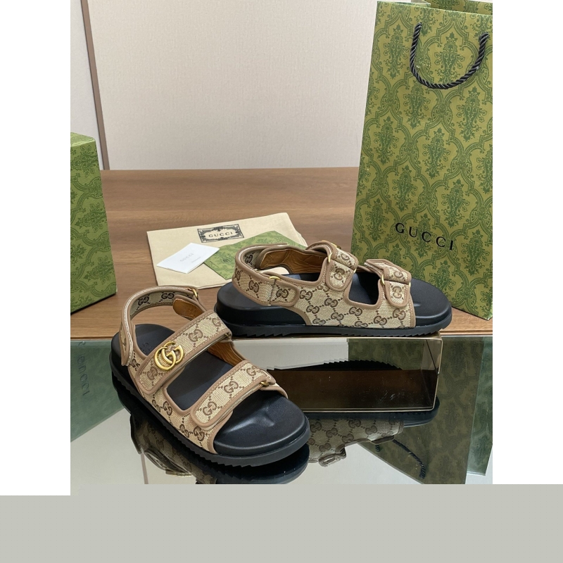 G*u*i sandals